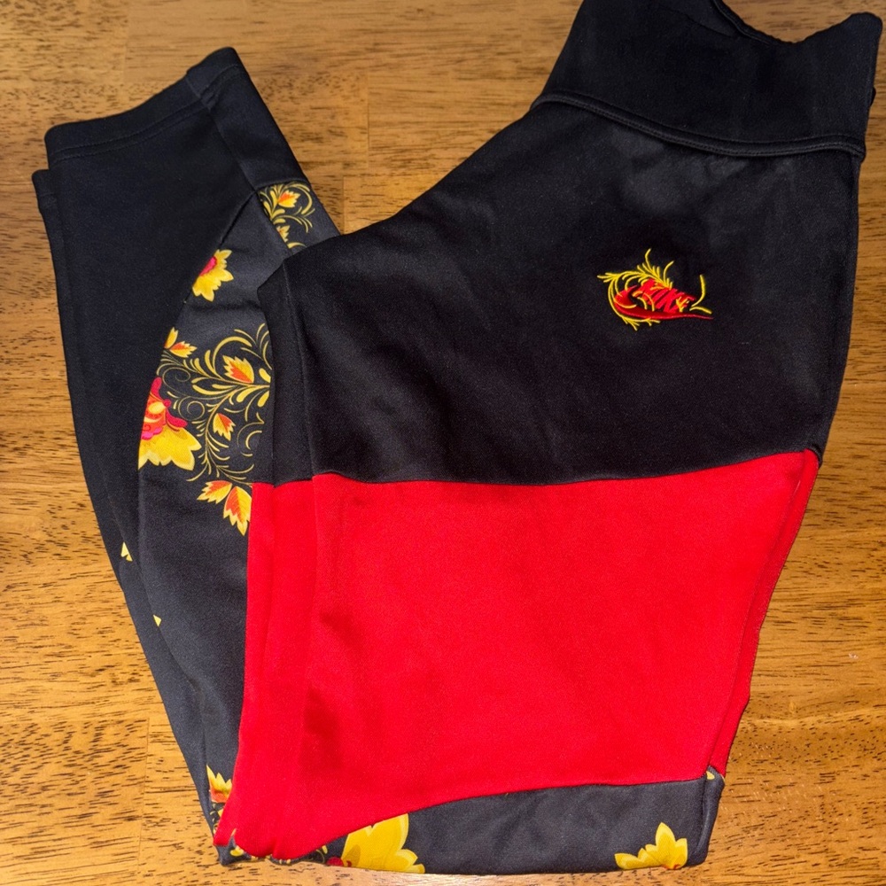 Rare Women’s Nike Russian khohlama flower leggings.